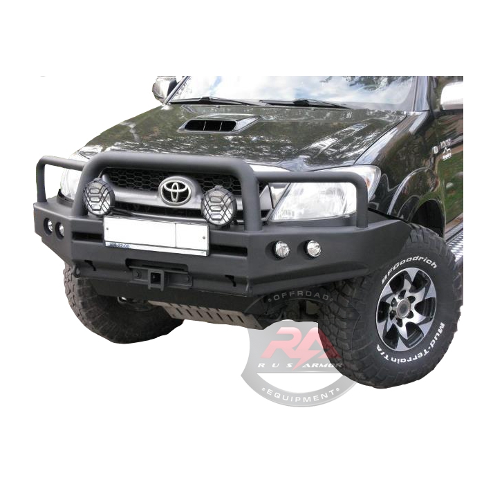 Передний бампер Toyota Hilux